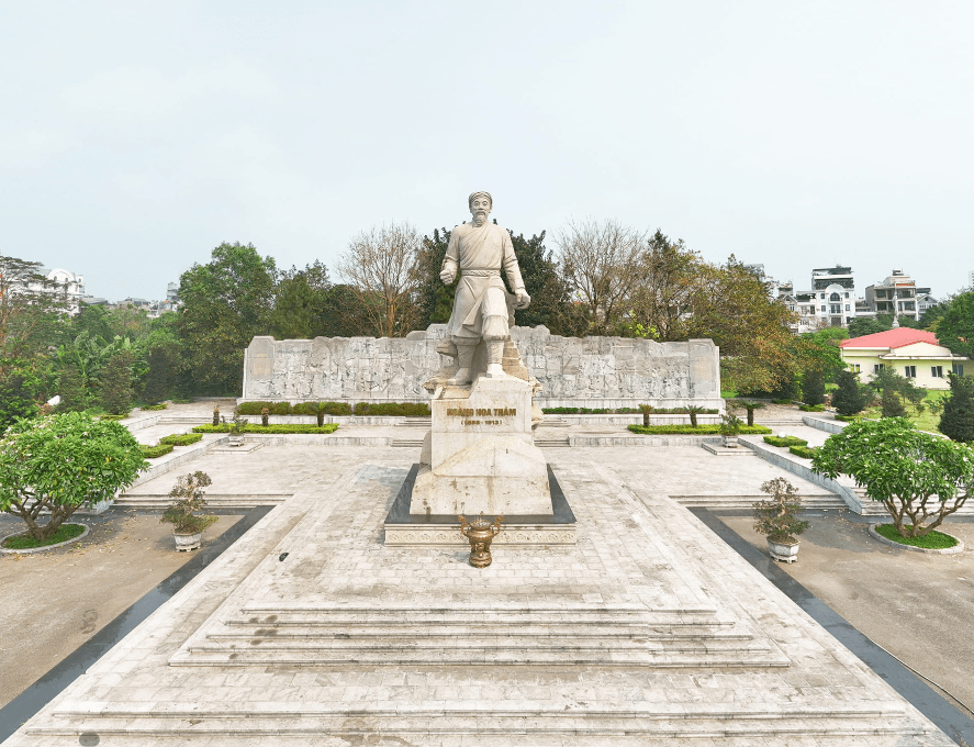 CÔNG VIÊN HOÀNG HOA THÁM