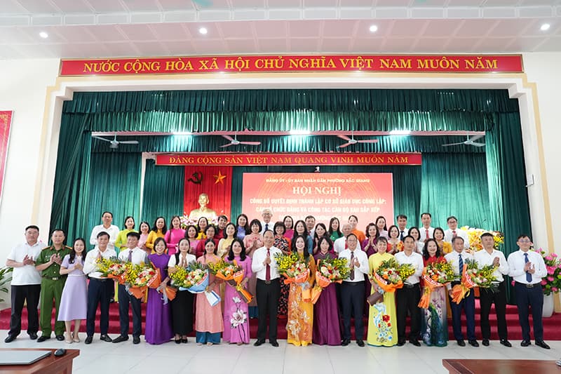 Phường Bắc Giang công bố các quyết định thành lập cơ sở giáo dục công lập; các tổ chức đảng và công tác cán bộ sau sắp xếp trên địa bàn phường