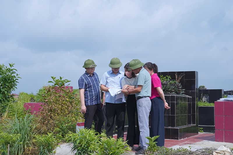 Đồng chí Bí thư Đảng uỷ, Chủ tịch HĐND phường kiểm tra thực địa, chỉ đạo đẩy nhanh tiến độ các dự án
